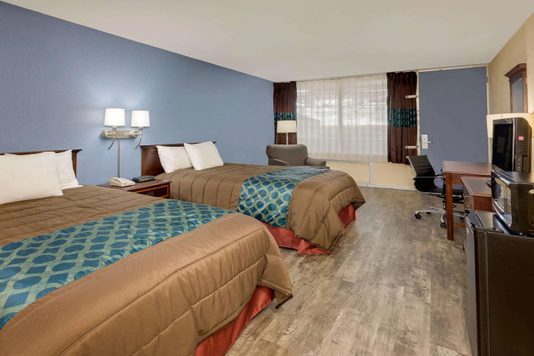 Days Inn by Wyndham Montgomery Near AUM