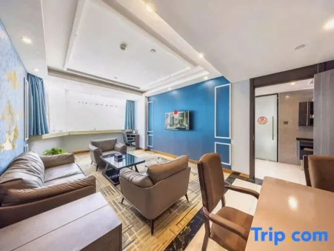Deluxe Suite
