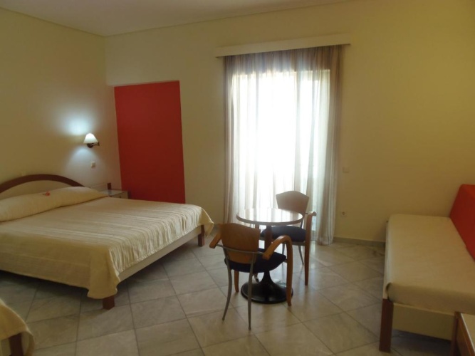 Standard Triple room
