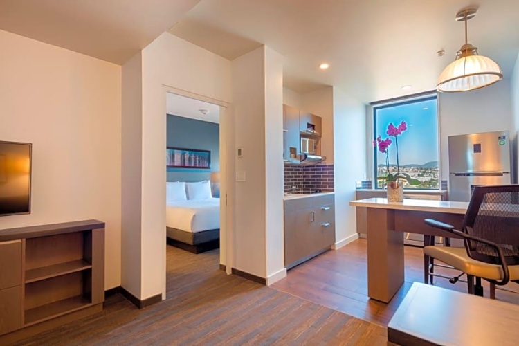 1 Bedroom Double Kitchen Suite