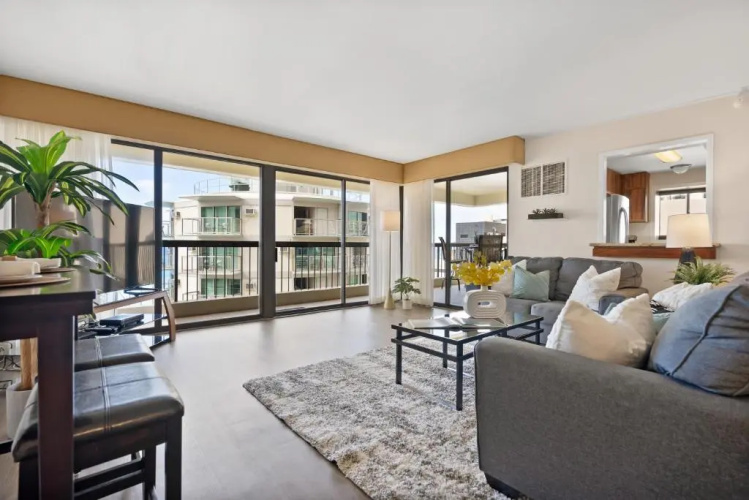 Spacious Waikiki Beach 2BR-Ocean View-Free Parking