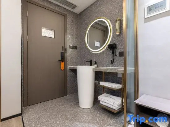 Pengpai Light Luxury Hotel (Chongming Chenjiazhen)