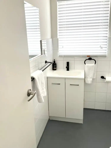 3BR Unit Free Park Wifi Campbelltown