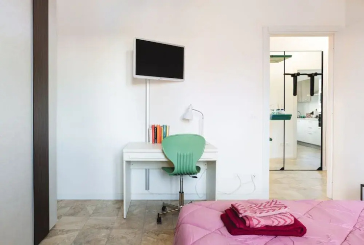 Parma Railway Station Apartment with Garage