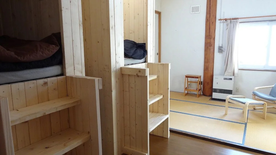 No Track - Hostel