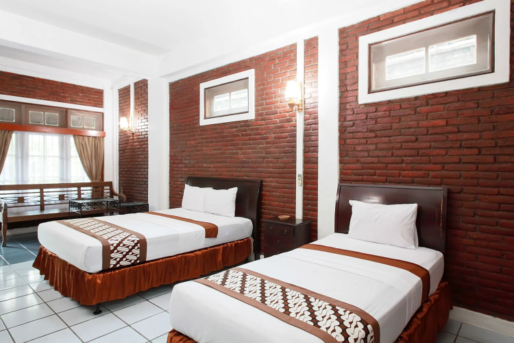 Paku Mas Hotel