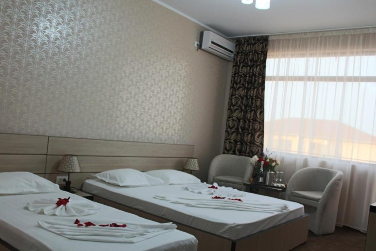 Standard Triple room
