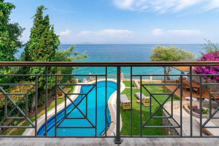 Beachfront Villa Benele