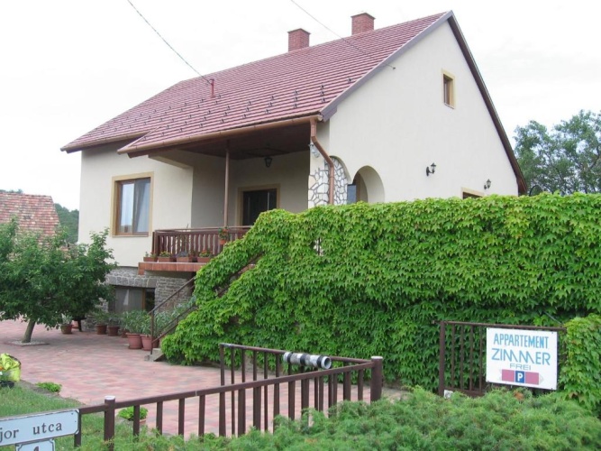 3 Bedrooms Apartment