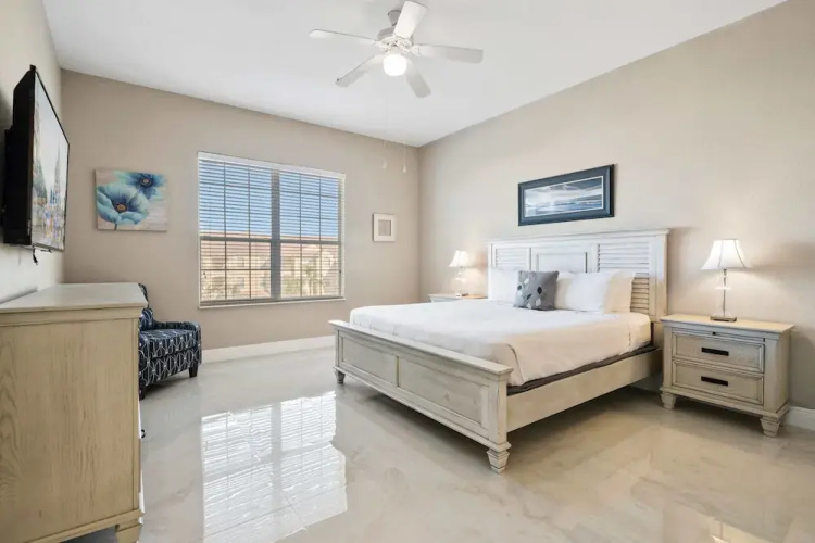 4804 Cayview Avenue #401