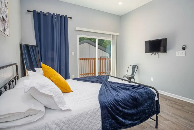 Inviting 4br/2ba Near Downtown & Riverwalk