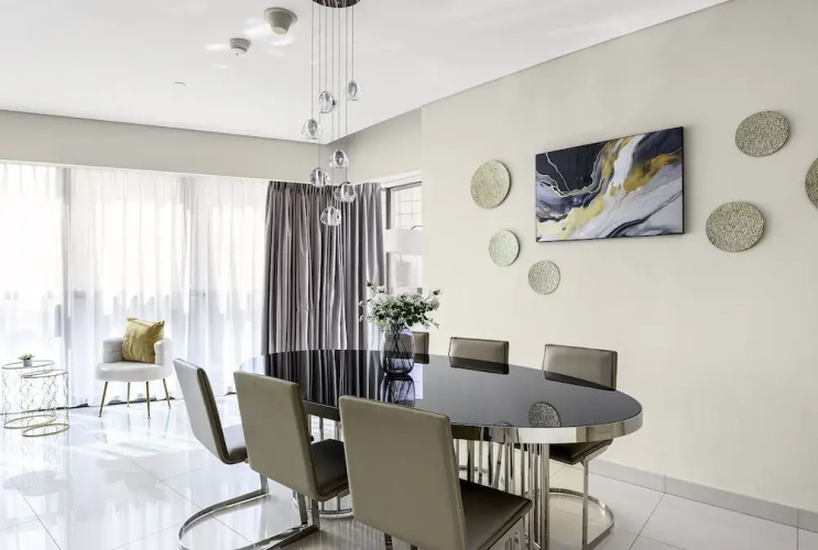 Glamorous 2BR in Damac Paramount Tower