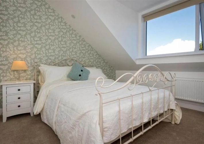 4 Bedrooms Apartment