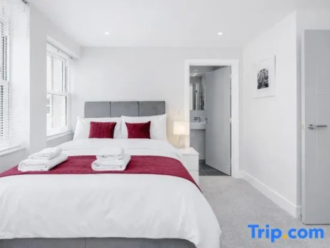 3 Bedrooms Apartment