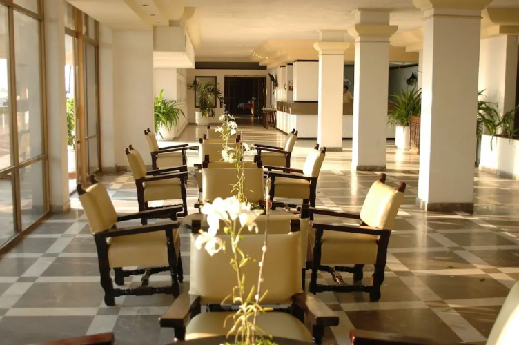Hotel De Cima