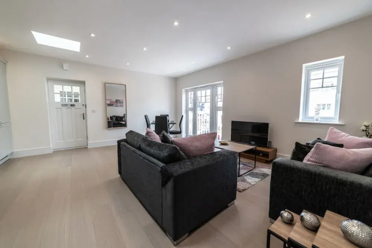 Reading Green Park Village Serviced Apt