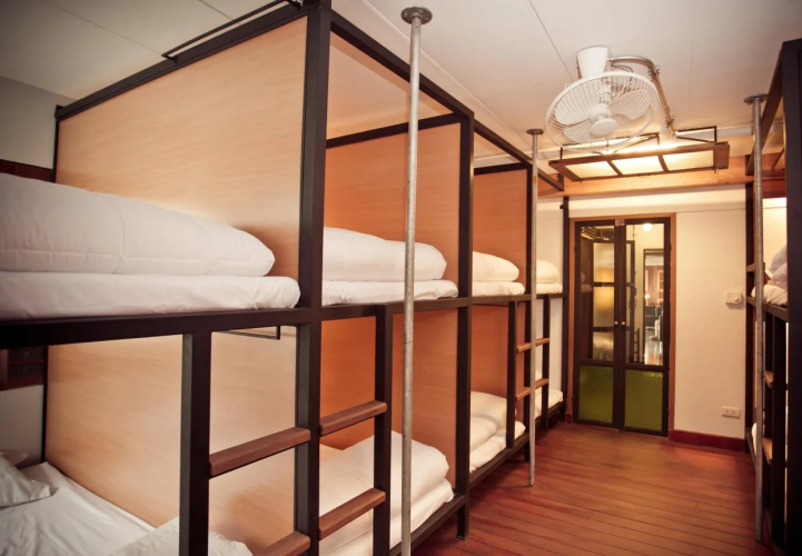 The Arak Bed Bar and Hostel