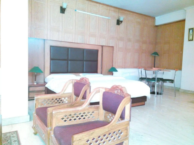 Hotel Queens Residency