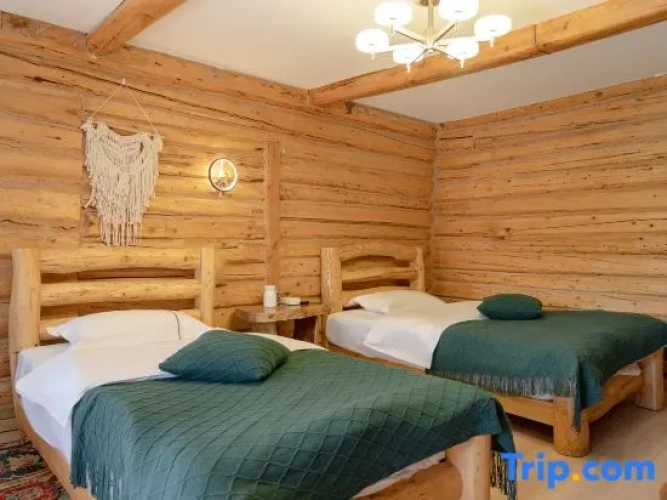 Standard Triple room with courtyard view
