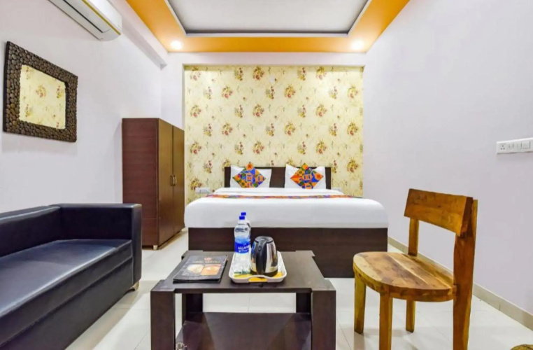OYO 91695 Hotel Sarvika