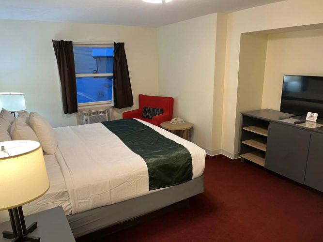 Pictured Rocks Inn & Suites