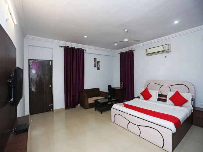 OYO 18648 Raj Inn