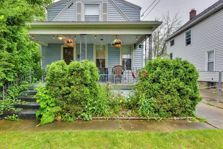 4 Bedrooms Cottage