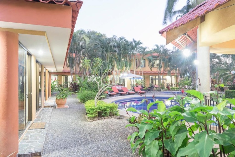 2 Bedrooms Villa