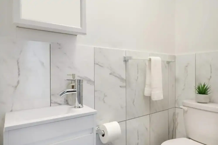 153-5a Charming 2BR LES W D
