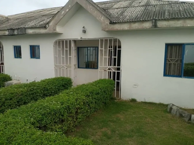 Bungalow with balcony and with garden view