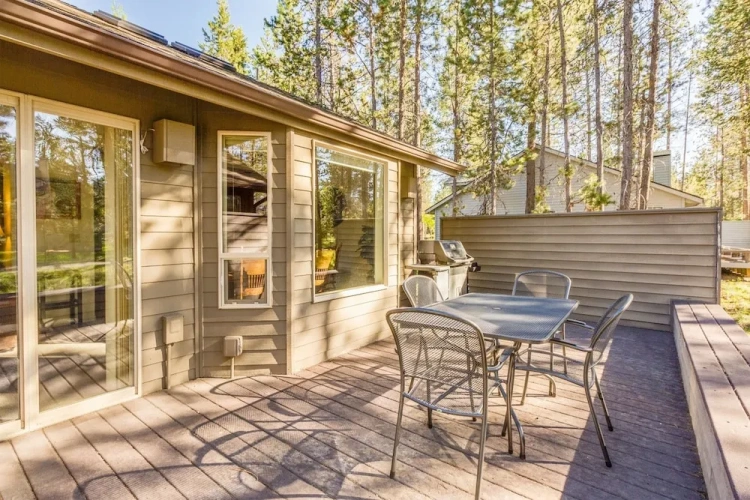 5 Bedrooms Cottage