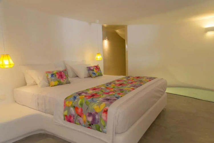 Ayoba Santorini