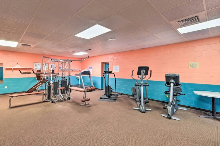 Summer Winds Resort Condo w/ Ocean Views!