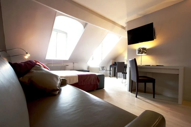 Standard Triple room