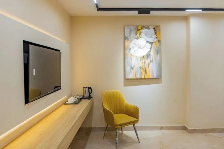 1 Bedroom Deluxe Double room with city view