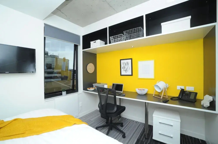 5 Whitaker - Hostel