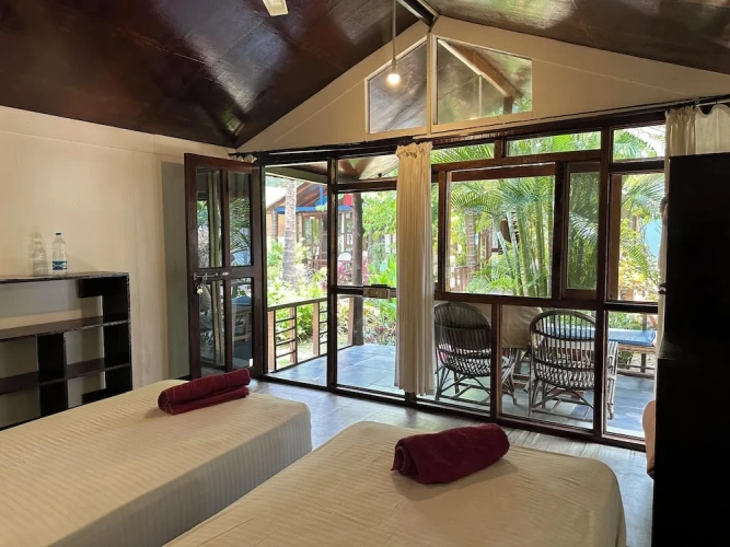 Standard room with balcony and with partial sea view