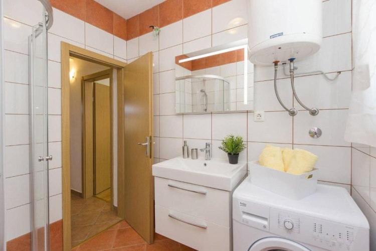 2 Bedrooms Cottage