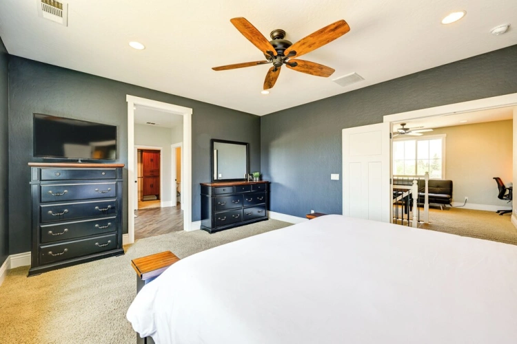 4 Bedrooms Cottage