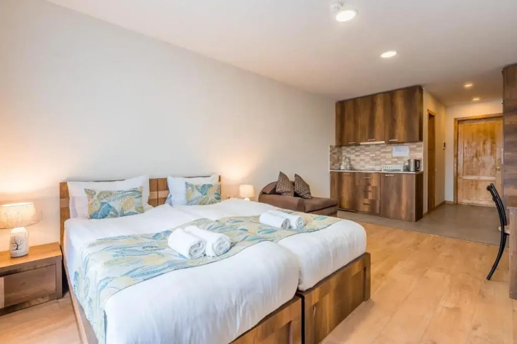 2 Bedrooms Apartment