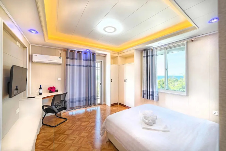 Riverside Hotel