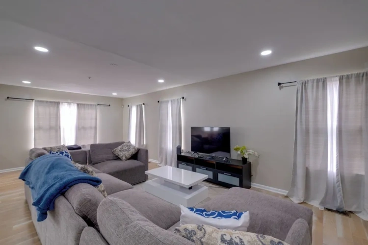 4 Bedrooms Cottage