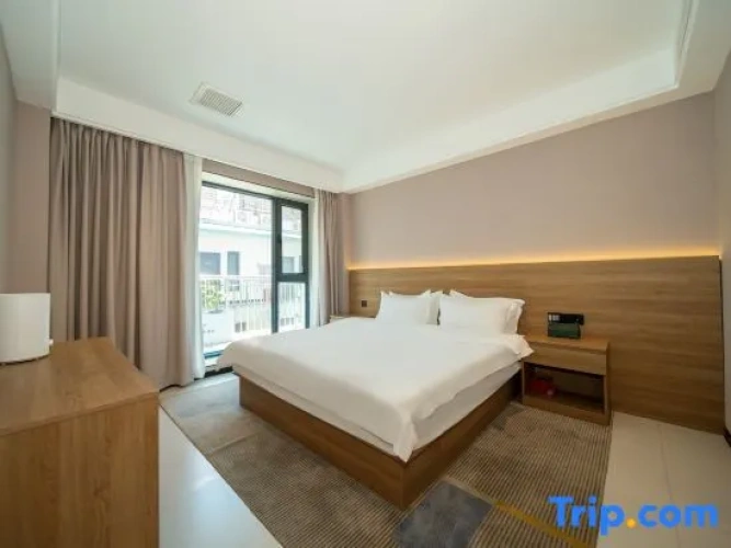 1 Bedroom Business Double Family Suite