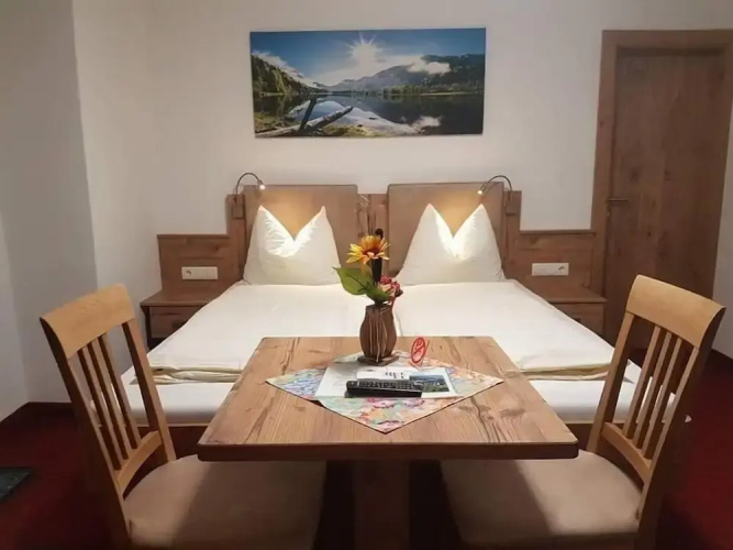 No1 - Flo's Rooms & Breakfast