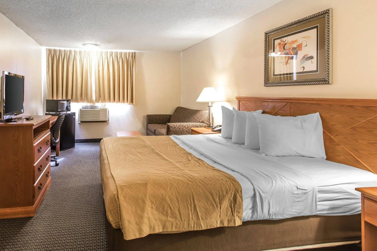 Brentwood Inn Clinton