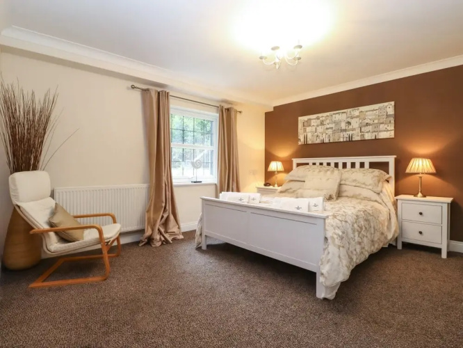 5 Ladstock Hall