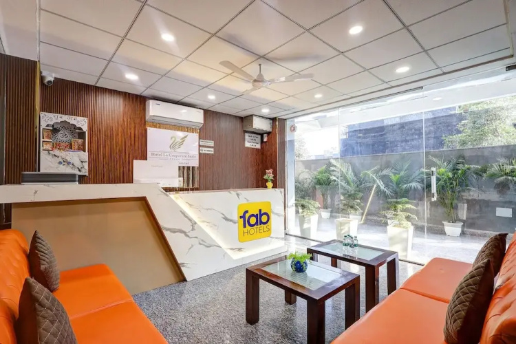 Fabhotel La Corporate Suite