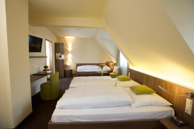 Standard Triple room