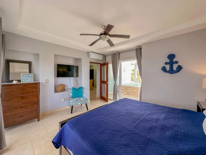 Gorgeous 1 BR PH Apartment w Jacuzzi