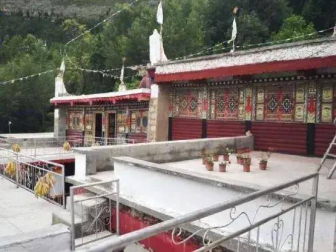 Bobocuo Tibetan Hostel
